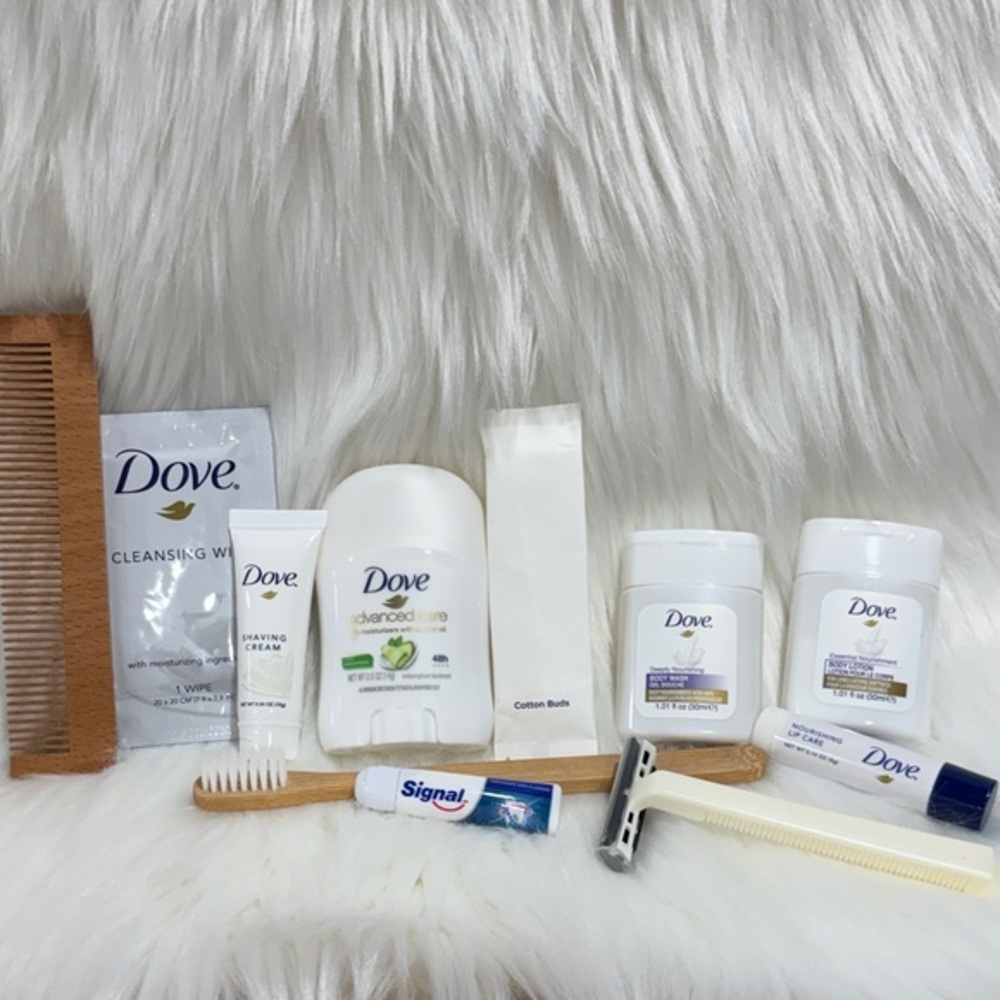 NEW DELTA DOVE business class travel kit! Bamboo comb, cosmetic bag samples